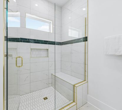 King Guest En-Suite - Walk-In Shower