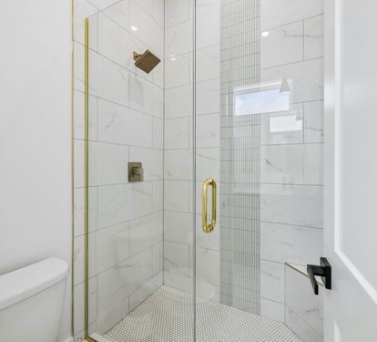 Bunk Room En-Suite - Walk-In Shower