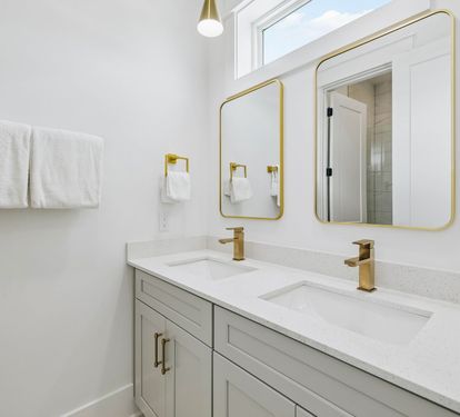 Bunk Room En-Suite - Dual Vanities