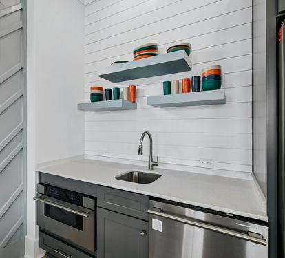Stylish 1st Floor Kitchenette - Perfect for Quick Bites