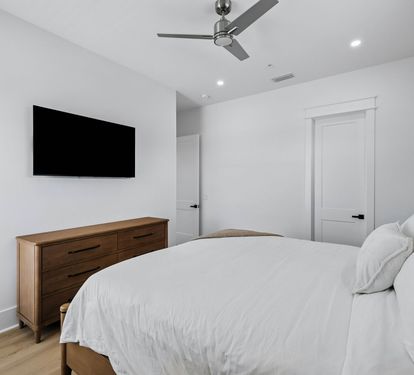 King Guest Suite - Equipped with a Flat-Screen TV