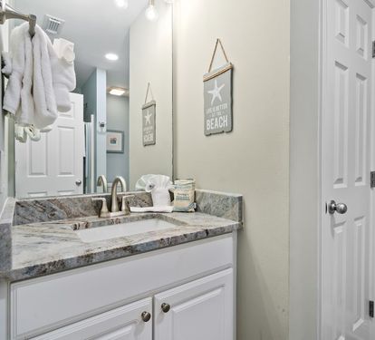 Lighthouse 1709 Bathroom 2