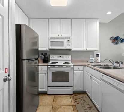 Lighthouse 1710 Fully Equipped Kitchen