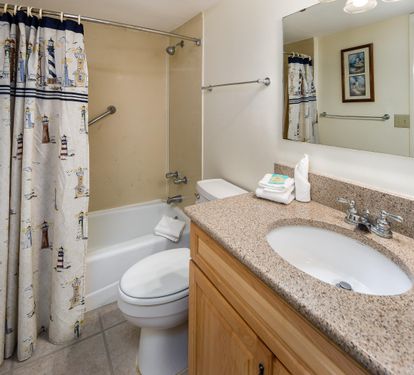 Guest Bath with Tub/Shower combo