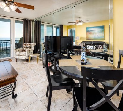 Dining area - seats 4