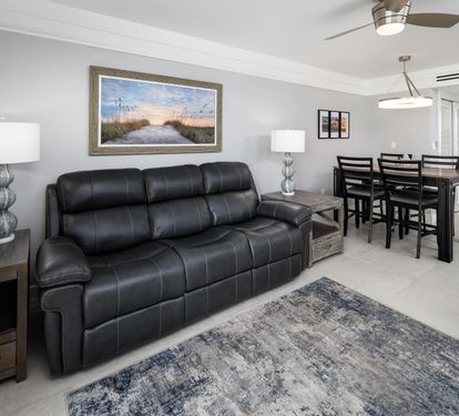 Living room opens to dining area seats - 4