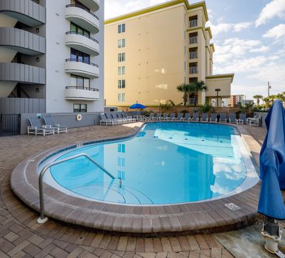Nautilus pool and lift