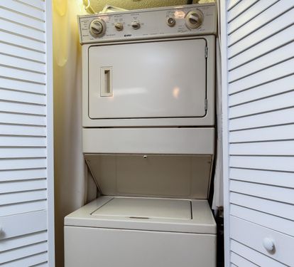 Washer / Dryer in closet