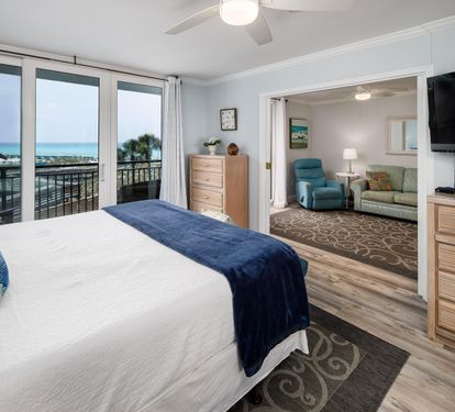 Master king with balcony access