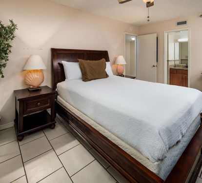 Guest bedroom and en suite