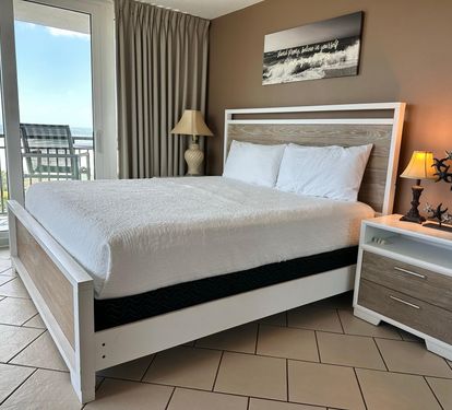 Master bedroom king with balcony access
