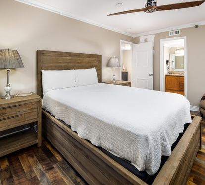 Guest room queen with ensuite