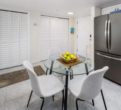 In-kitchen dining - 4 seats