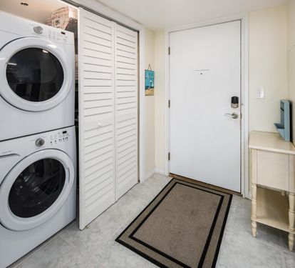 Washer / Dryer in closet