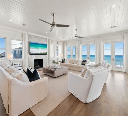 Expansive Living Area with Gulf-Front Views!