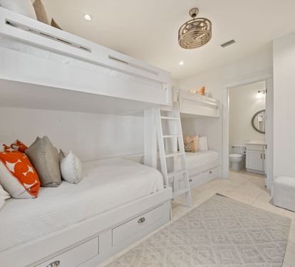 Bunk Room - Twin over Twin + Queen over Queen Bunks