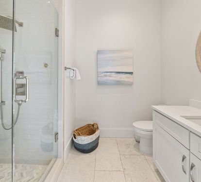 King Guest En-Suite - Single Vanity + Walk-In Shower