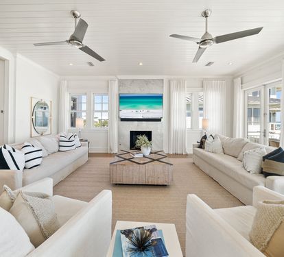 Expansive Living Area - Perfect for Gathering & Entertaining