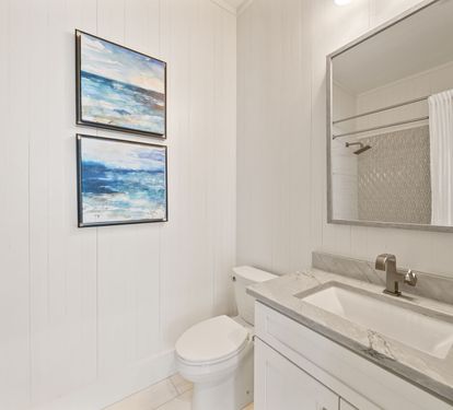 King Guest En-Suite - Single Vanity