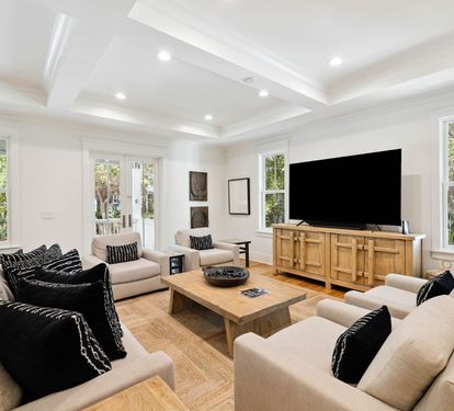 Open & Inviting Living Area