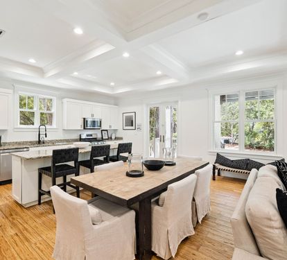 Dining Area - Seating for 6