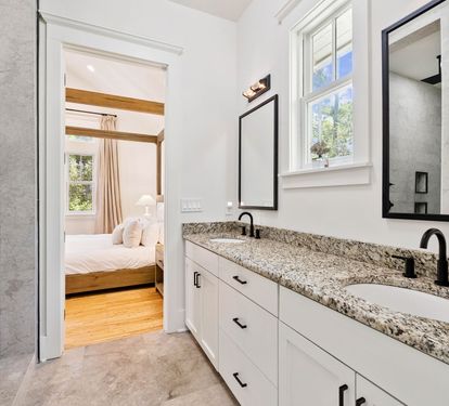 Primary King En-Suite - Dual Vanities