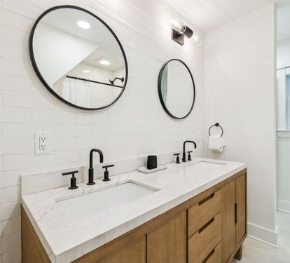 2nd Floor Primary King En-Suite - Dual Vanities