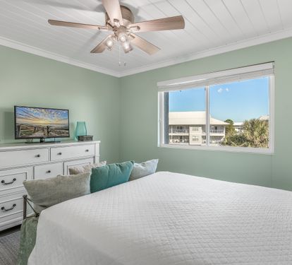 Guest Bedroom - Queen Size Bed