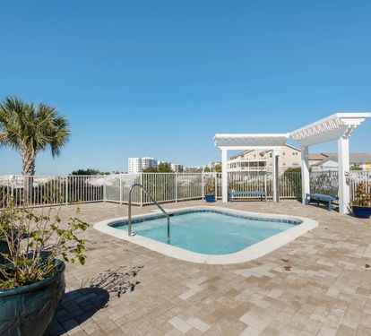 Magnolia House hot tub 