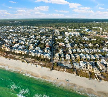 Take in the whole neighborhood where charming streets meet emerald water. Every rooftop on this block leads down to the same sandy shoreline.