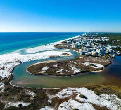 6 Minute Bike Ride to Prime Beach Access!