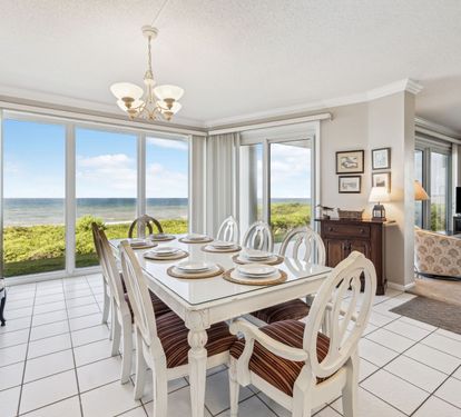 Gulf Front Dining Area with Seating for 8!