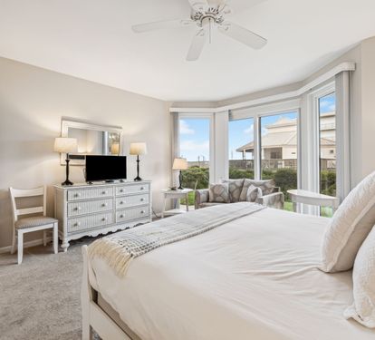 Primary Suite - Equipped with a King Bed & Flat-Screen TV
