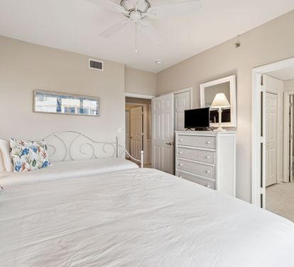Queen Guest Suite - Equipped with a Flat-Screen TV
