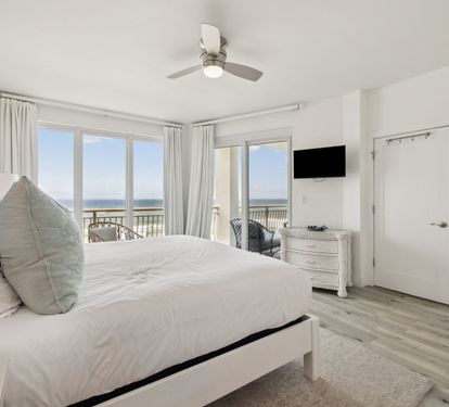 Primary Suite - Gulf Front Balcony Access & Flat-Screen TV