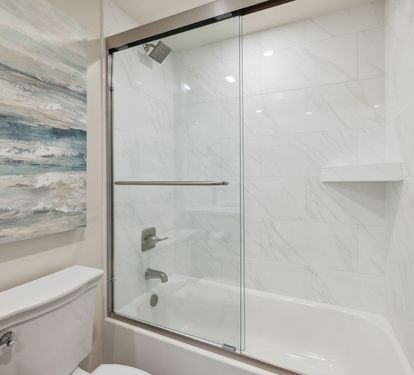 Family En-Suite - Shower/Tub Combo