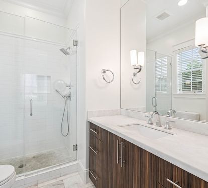 King Guest En-Suite - Single Vanity + Walk-In Shower