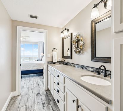 Primary En-Suite - Dual Vanities
