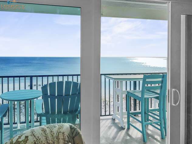 Sea Oats 706 Top Floor Beachfront + 2 Sets of Beach Ser