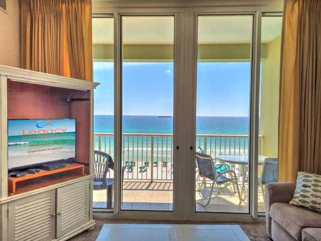 Vintage Charm - 3Bd Beachfront at Budget Friendly Rates