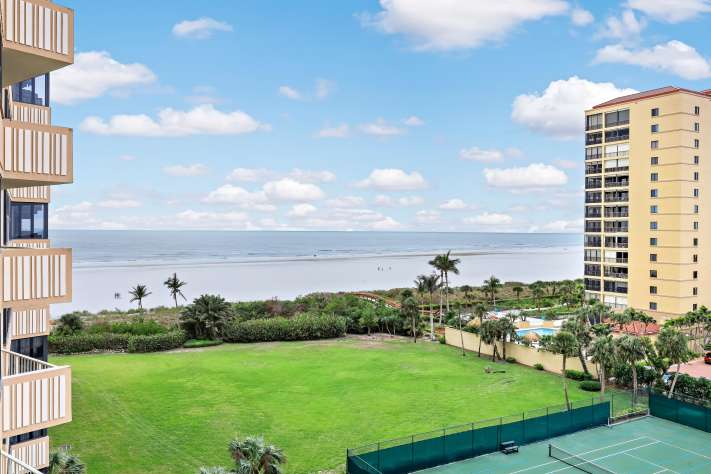 Beachfront condo with pool, tennis and fitness center