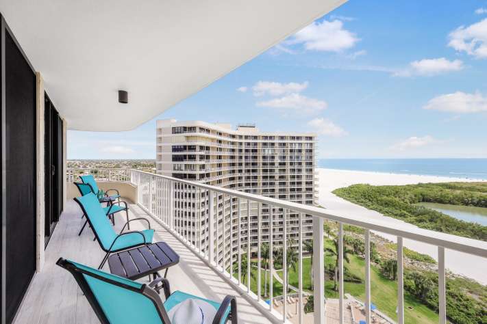 Corner beachfront condo with pool, gym and ocean views