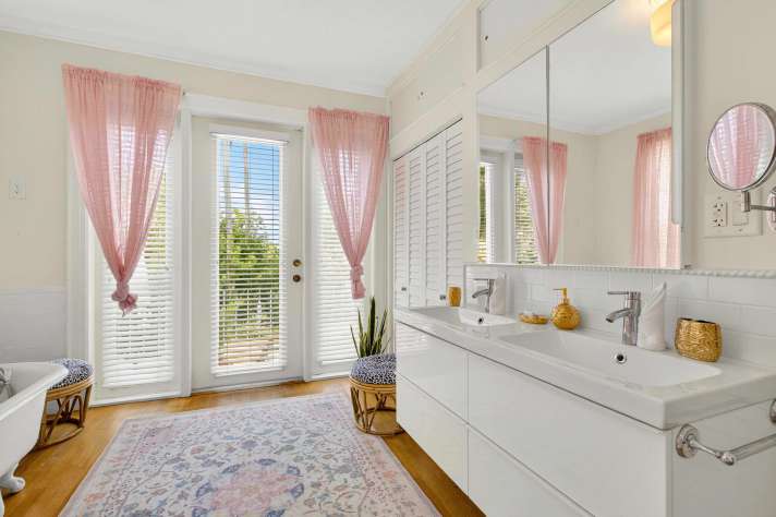 Historic Beasley House with Heated Pool