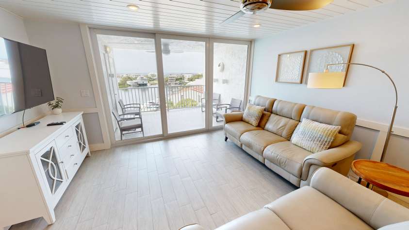 Dolphin Point 604C